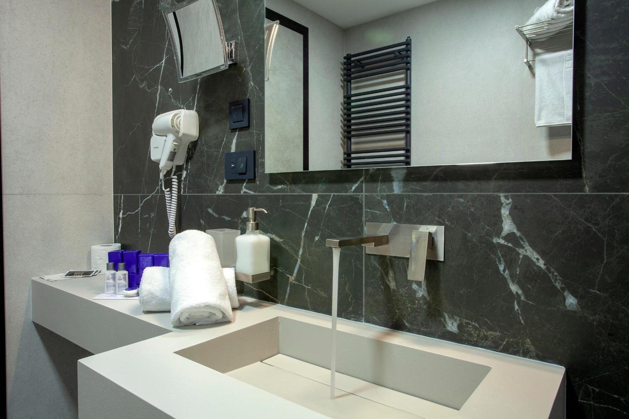 Hotel Solun Trieste Esterno foto